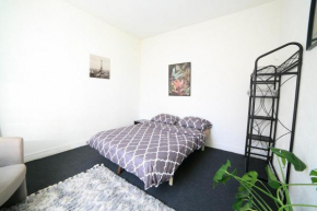 Chambre 1, calme, 1 station de PARIS, bureau